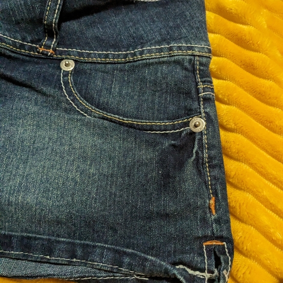 Rue 21 low rise jean shorts size 7/8 - Picture 6 of 6
